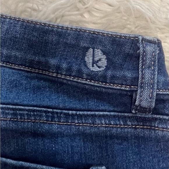 Kensie Women’s Distressed Blue Denim Long Shorts Size 31 - Picture 3 of 5